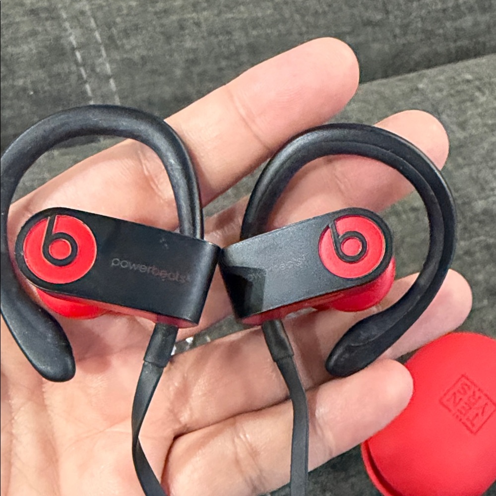 Beats - Beats Powerbeats3 Wireless earphones in red and black - Picture 4 of 9